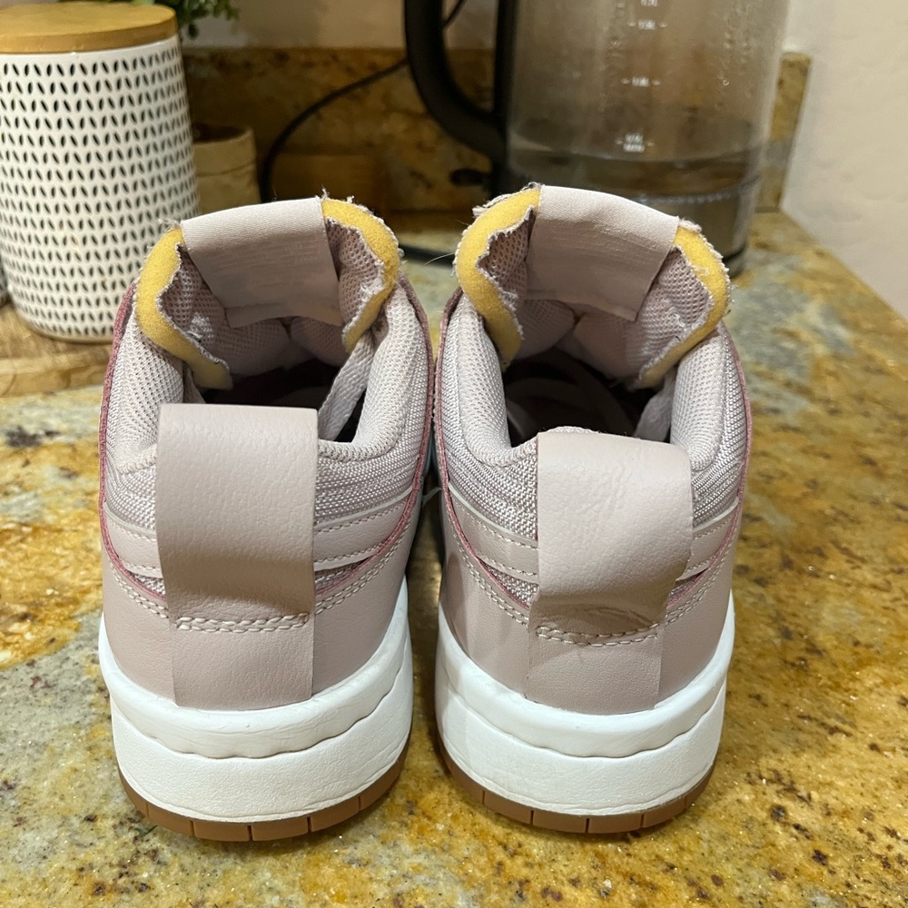 Nike Women's Sneakers in Light Purple and White - Picture 4 of 9